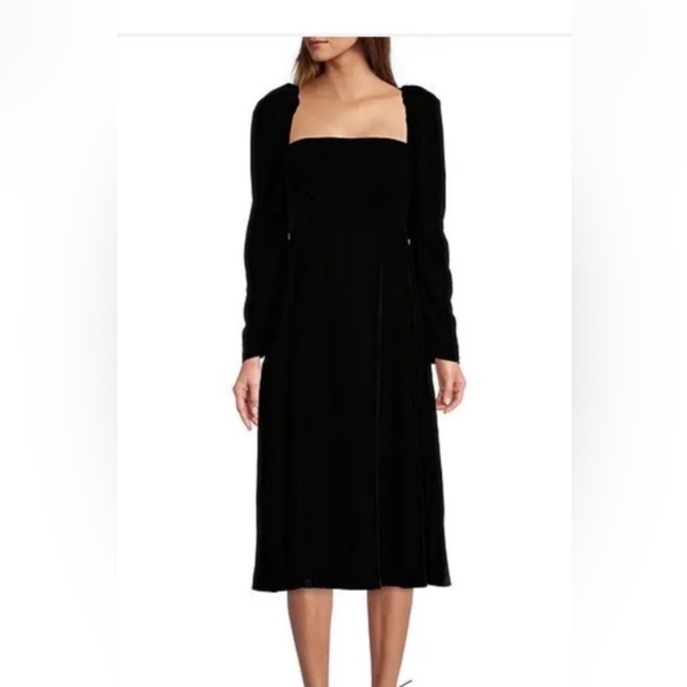 Antonio Maleni Elegant Black Long Sleeve velvet Dress
46 inches in length Aline